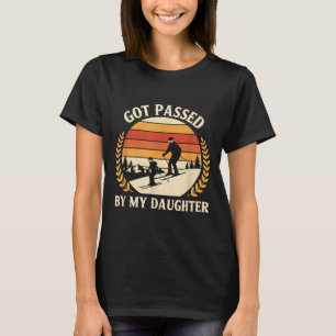 Retro-Familie beim Skifahren von meiner Tochter ge T-Shirt
