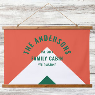 Retro Familienhaus Personalisierter Name Rot Grün Wandteppich Mit Holzrahmen