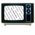 Retro Fernsehgewohnheits-Rahmen Freistehende Fotoskulptur<br><div class="desc">Fügen Sie Ihr eigenes Foto diesem retro Fernsehbilderrahmen hinzu! Kommt Standard als 5" x 7" (ungefähr) standup Fotoskulptur, aber Sie können die Einzelteilwahlen leicht verwenden, um sie größer oder kleiner zu machen, oder ändern Sie sie zu einem Button, zu einem Magneten oder zu einer hängenden Verzierung. Macht ein sehr cooles...</div>