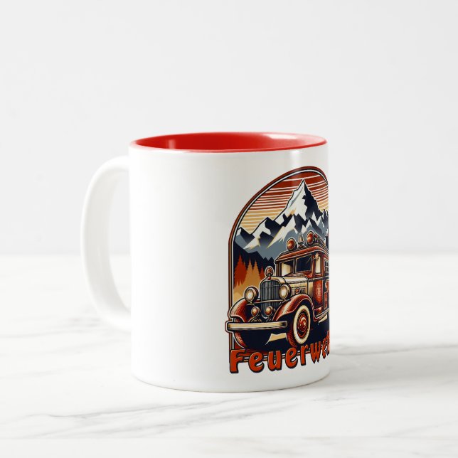 Retro-Feuerwehrauto & Berg Zweifarbige Tasse (Vorderseite Links)
