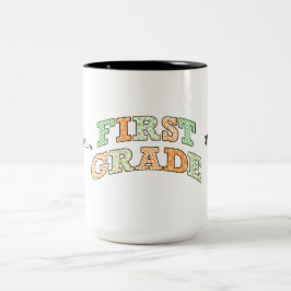 Retro First Grade Back to School Typography Zweifarbige Tasse