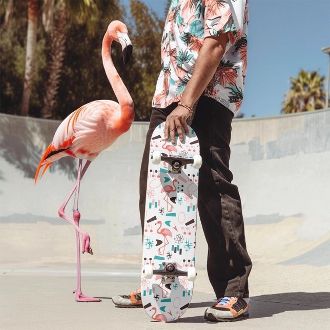 Retro Flamingo aus den 50er Jahren Skateboard (Von Creator hochgeladen)