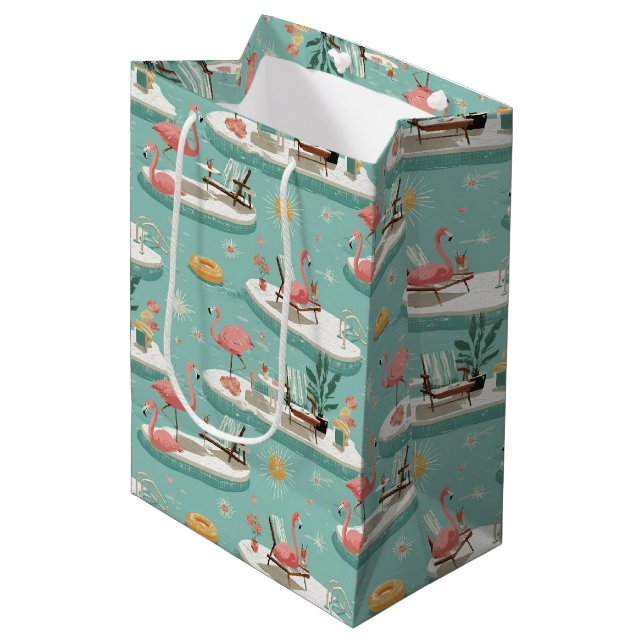 Retro-Flamingo-Poolside-Sommer-Muster (6) Mittlere Geschenktüte (Vorderseite Schrägansicht)