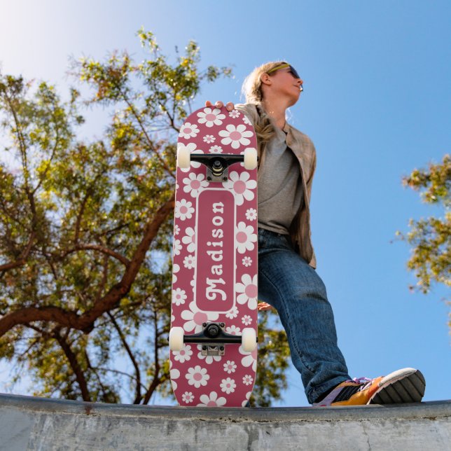 Retro Floral Name Rosa Skateboard (Außenbereich 1)