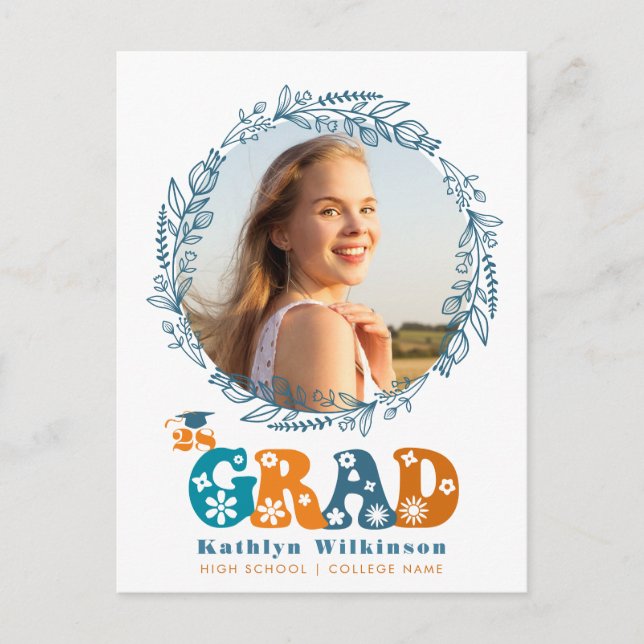 Retro Floral Script Elegantes Foto Graduate Ankündigungspostkarte (Vorderseite)