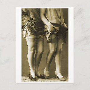 Retro-Foto von Frauen - Sie hat Beine Postkarte