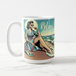 Retro-Frau aus den 50er Jahren am Strand Kaffeetasse