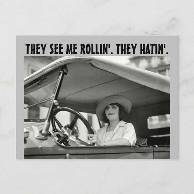 Retro-FRAU IN KLASSISCHEM AUTO FUNKY POSTKARTE (Vorderseite)