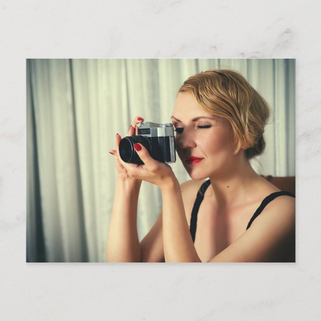 Retro-Frau mit Kamera Postkarte (Vorderseite)