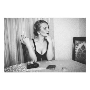Retro-Frau raucht Fotodruck