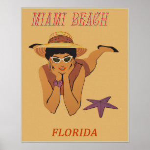 Retro-Frau sonnt sich am Strand von Miami Beach Poster