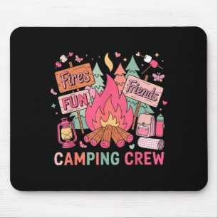 Retro Freunde zünden lustiges Lagerfeuer Pink Camp Mousepad