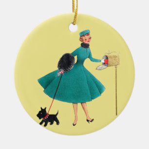Retro Fünfzigerjahre Frau mit Keramik Ornament