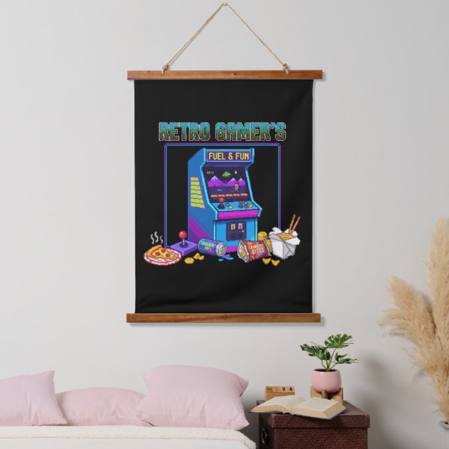 Retro Gamers Fuel & Fun | 8-Bit-Pixel-Arcade Wandteppich Mit Holzrahmen (Schlafzimmer)