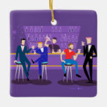 Retro Gay Bar Keramik Ornament<br><div class="desc">Dieses individuell gestaltbare Retro Gay Bar Weihnachtsgeschenk-Design ist lila, kitschig und absolut fabelhaft! Diese kleinen Herren sitzen auf modernen Barhockern, trinken ihre lustigen, rosafarbenen Getränke und haben eine gay-l-Zeit. Der hunzige Barkeeper mit rosa Schlips gießt bereits die nächste Runde. Die Silhouetten der Atomflaschen reihen sich in die Wand und die...</div>