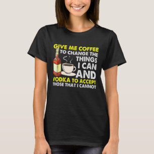 Retro geben Sie mir Kaffee trinken Kaffee Vodka T-Shirt