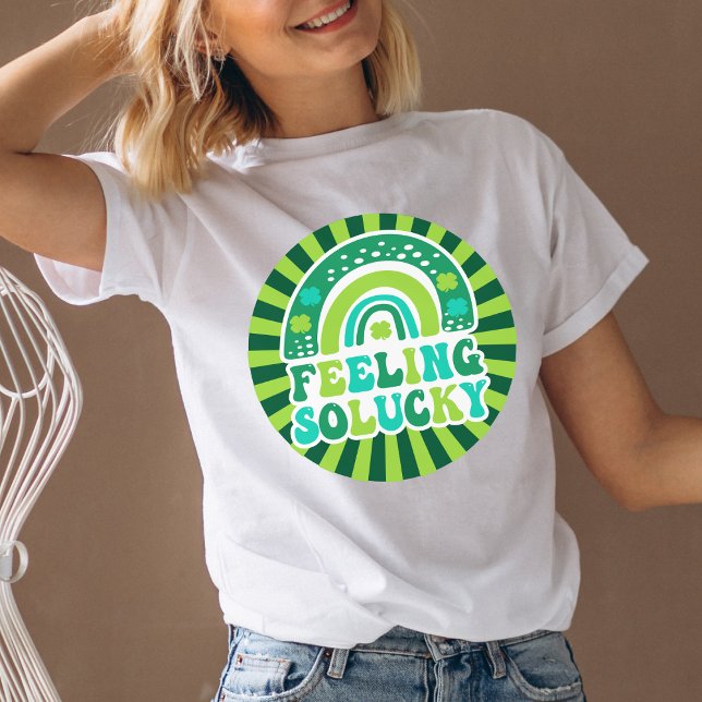 Retro Gefühl so glücklich St. Patrick's Day T-Shirt (Von Creator hochgeladen)