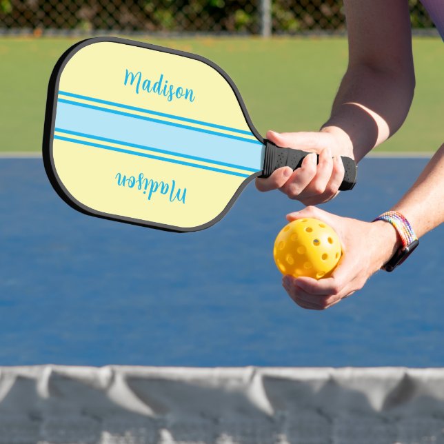 Retro Gelb und Sky Blue Streifen - Mit Monogramm Pickleball Schläger (InSitu)