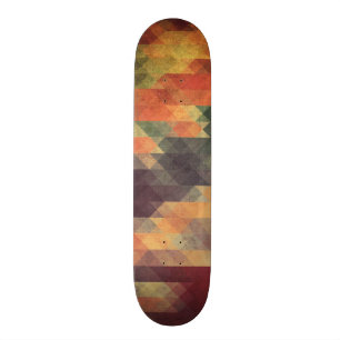 Retro geometrische mutige Streifen getragene Skateboard