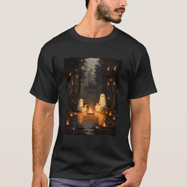 Retro Ghost Reading Book Campfire Halloween Campin T-Shirt (Vorderseite)