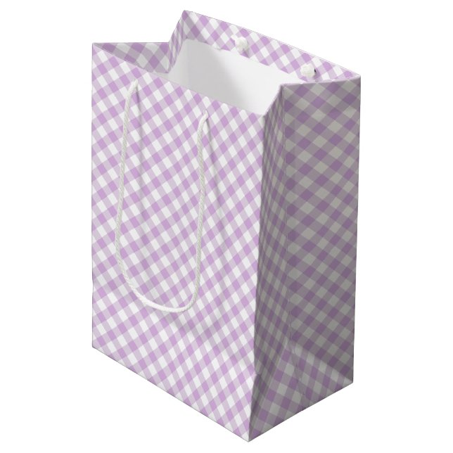 Retro Gingham Soft Lilac Mittlere Geschenktüte (Vorderseite Schrägansicht)