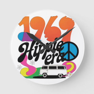 Retro-Grafik aus der Hippie-Ära 1969 mit Friedenss Runde Wanduhr