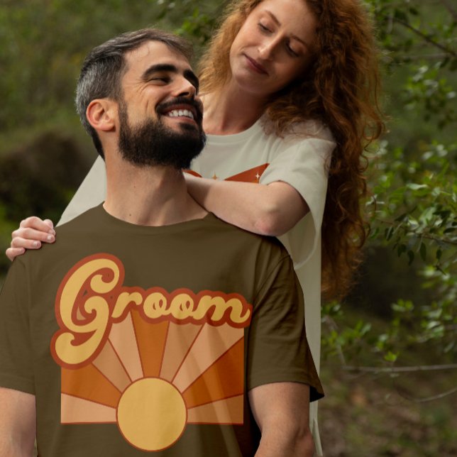 Retro Groom Typografy Summer Sun Wedding T-Shirt (Von Creator hochgeladen)