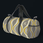 Retro-Groovitmuster - Monogramm - Goldtaupe Duffle Bag<br><div class="desc">Eine Mod gemusterte Goldtasche mit einem Platz für ein einfaches Monogramm. Das Taupe-,  Grau- und Golddesign weist ein grobkörniges Bio Wellenmuster auf. Ein minimaler Look in dezenten Farben mit einem einfachen Serif-Schriftart für ein Monogramm.</div>