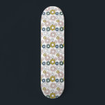 Retro Groovy 60er 70er Floral Skateboard<br><div class="desc">Nehmen Sie es mit diesem inspirierten,  blumengeschmückten Skateboarddesign zurück in die alte Schule.</div>