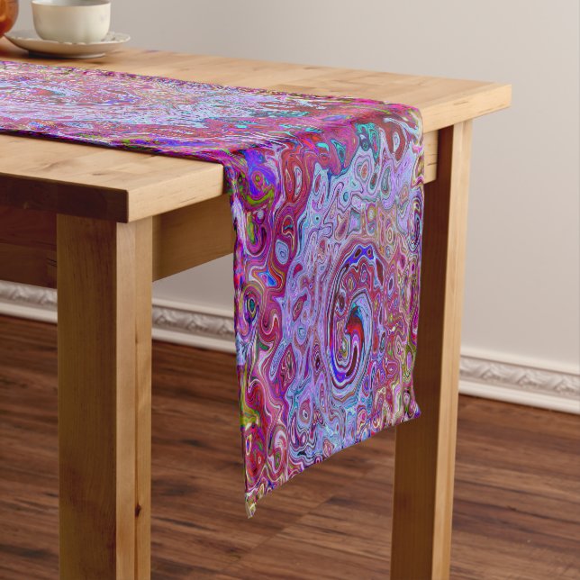 Retro Groovy Abstrakt Lavender und Magenta Swirl Kurzer Tischläufer (Beispiel)