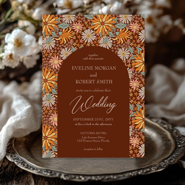 Retro Groovy Blume Terracotta Orangenschlange Einladung (retro groovy flowers terracotta orange sage green arched wedding invitation)