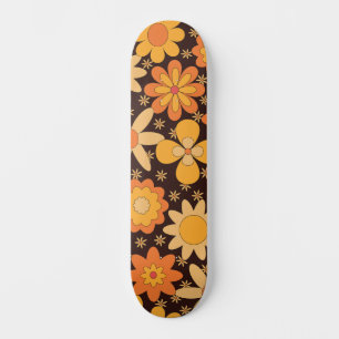 Retro Groovy Blumenmuster Gelb und Orange Skateboard