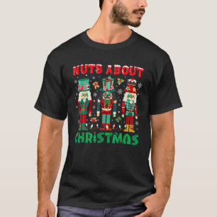 Retro Groovy Christmas 2023 Nüsse über Weihnachten T-Shirt