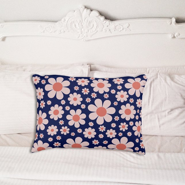 Retro Groovy Daisy Pattern Navy Blue Orange Dekokissen (Retro 70s daisy pattern navy blue and orange groovy hippie boho pillow)