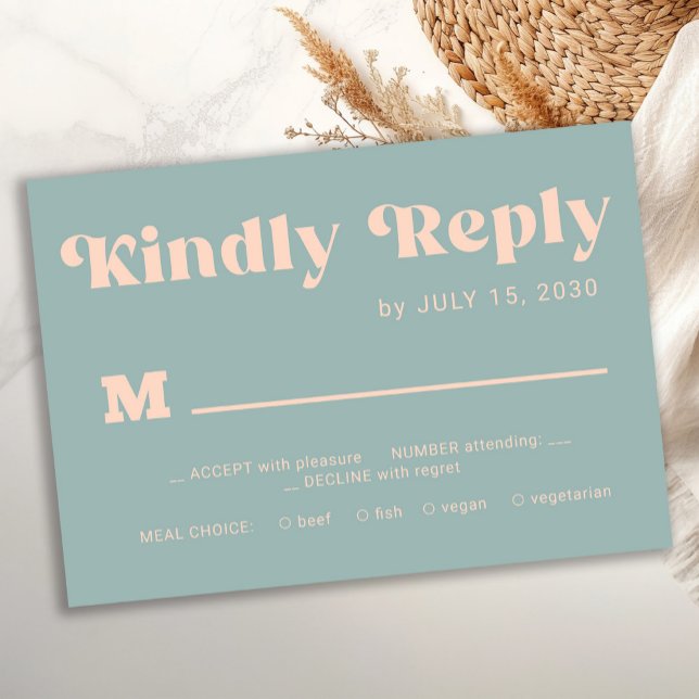 Retro groovy dusty blue bold typography wedding RSVP karte (Von Creator hochgeladen)