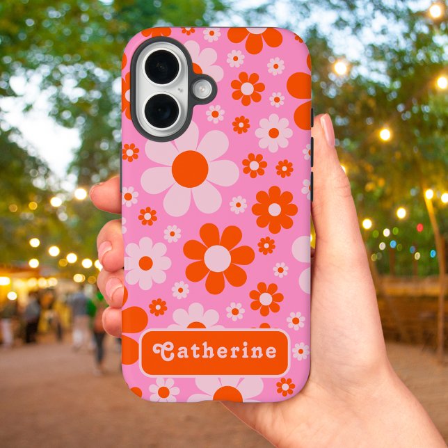 Retro Groovy Floral Orange Pink Personalisiert Case-Mate iPhone Hülle (Personalized Modern stylish retro floral pink and orange iPhone 16 case simple 70s daisy pattern)