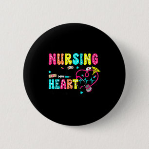 Retro Groovy Krankenpflege Ist Eine Herzensangeleg Button
