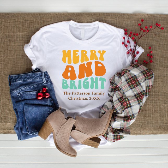 Retro Groovy Merry and Bright Women's Christmas T-Shirt (Von Creator hochgeladen)