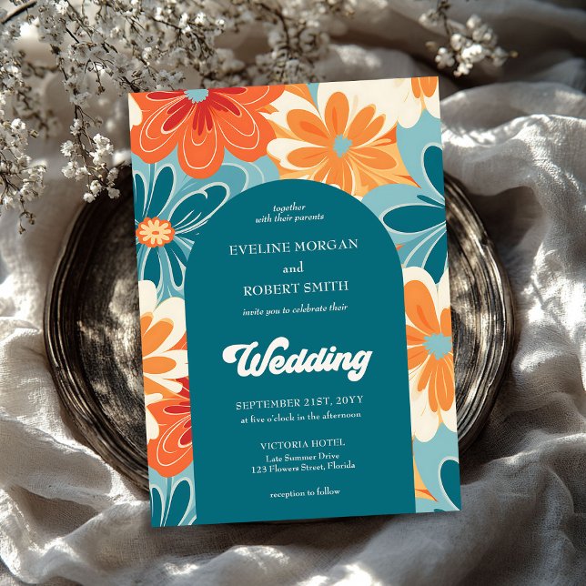 Retro Groovy orange gelbe und blaue Blütenbogen Einladung (Retro groovy orange yellow and blue flowers arch invitation)