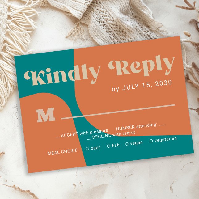 Retro groovy orange teal bold typography wedding RSVP karte (Von Creator hochgeladen)