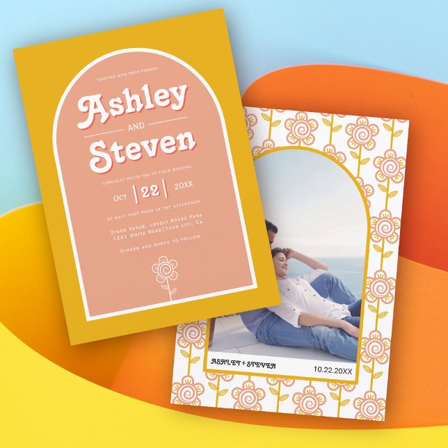 Retro Groovy Pfirsich und gelber 70er inspiriert H Einladung (Von Creator hochgeladen)