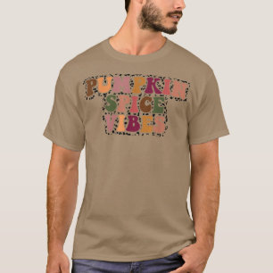 Retro Groovy Pumpkin Spice Vibes Herbstwoben als T-Shirt