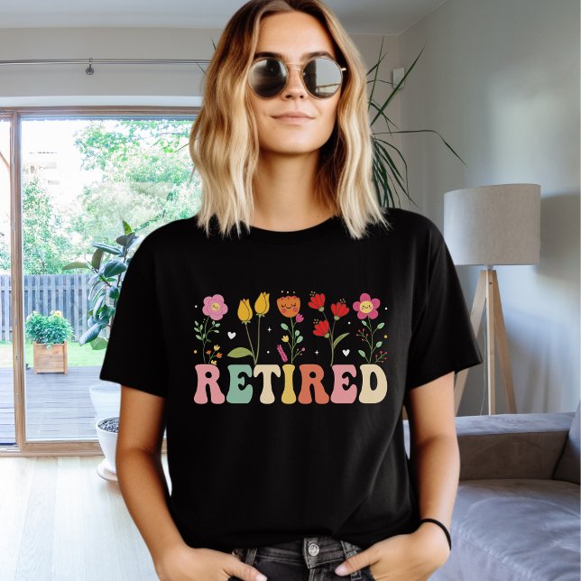 Retro Groovy "RETIRED" – 70s Style Retirement T-Shirt (Von Creator hochgeladen)