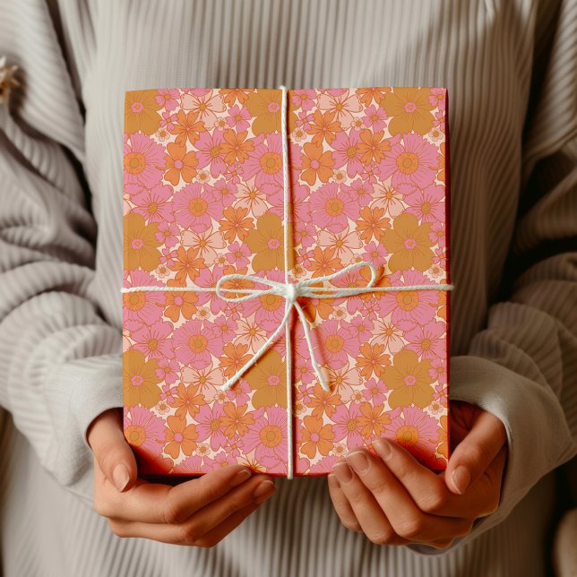 Retro Groovy Vibrant Pink Boho Geschenkpapier (Von Creator hochgeladen)