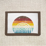 Retro Grunge Rainbow 70er Tri-fold Geldbeutel<br><div class="desc">Dieses Design kann personalisiert werden, indem Sie die Option Anpassen auswählen, um Text hinzuzufügen oder andere Änderungen vorzunehmen. Wenn dieses Produkt die Möglichkeit hat, das Design auf einen anderen Gegenstand zu übertragen, stellen Sie bitte sicher, dass das Design bei Bedarf angepasst wird. Kontaktieren Sie mich unter colorflowcreations@gmail.com , wenn Sie...</div>