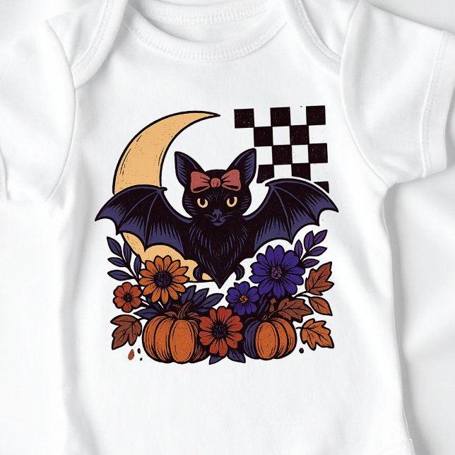 Retro Halloween-Boot mit mondgotischer Ästhetik Baby Strampler (This retro Halloween bat design captures spooky charm with a gothic twist.)