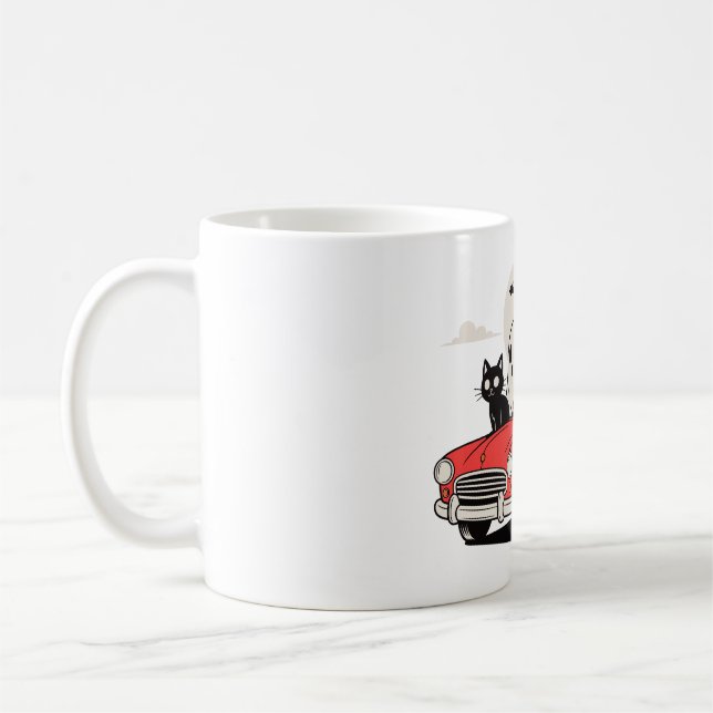 Retro-Halloween-Geist fährt rotes Auto  Kaffeetasse (Links)