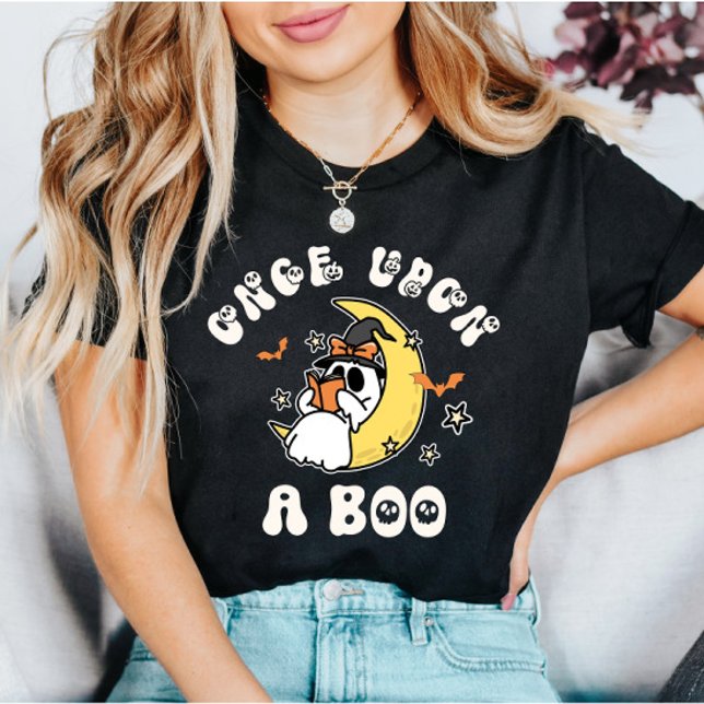 Retro Halloween Ghost Reading "Once Upon a Boo" T-Shirt (Von Creator hochgeladen)