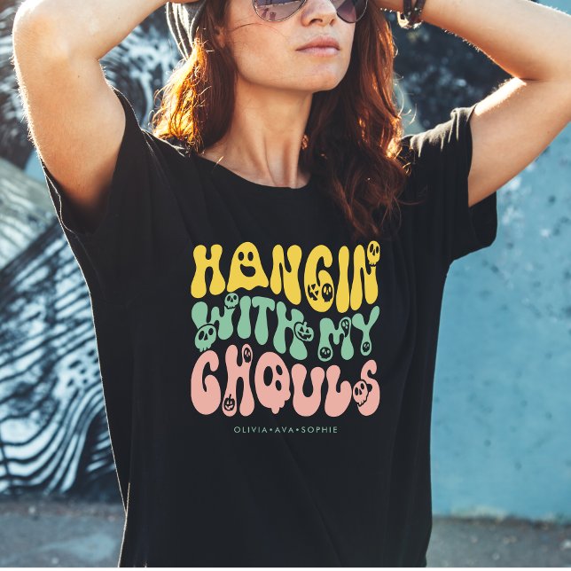 Retro Halloween Ghouls Individuelle Name | Rosa gr T-Shirt (Von Creator hochgeladen)