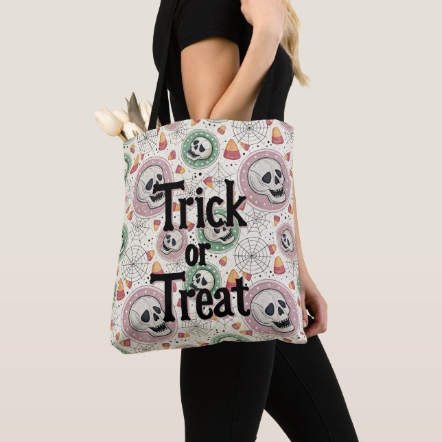 Retro Halloween Trick oder Treat Candy Tote Bag (Von Nahem)